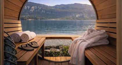 Lakefront cottage on Lake Bourget