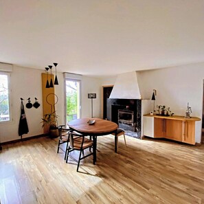 Interior - The workshop, an outbuilding in the countryside (Teulat)