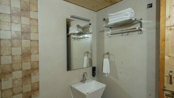 Luxury Cottage, Garden View | Bathroom