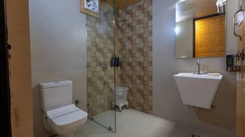 Casa de campo de lujo, vistas al jardín | Baño | Ducha, toallas, jabón y champú