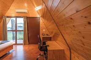 Luxury-Ferienhaus, Gartenblick | Laptopgeeigneter Arbeitsplatz, kostenloses WLAN