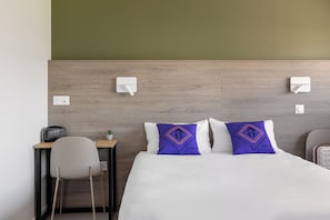 Estudio estándar | Escritorio, espacio para trabajar con laptop y wifi gratis 