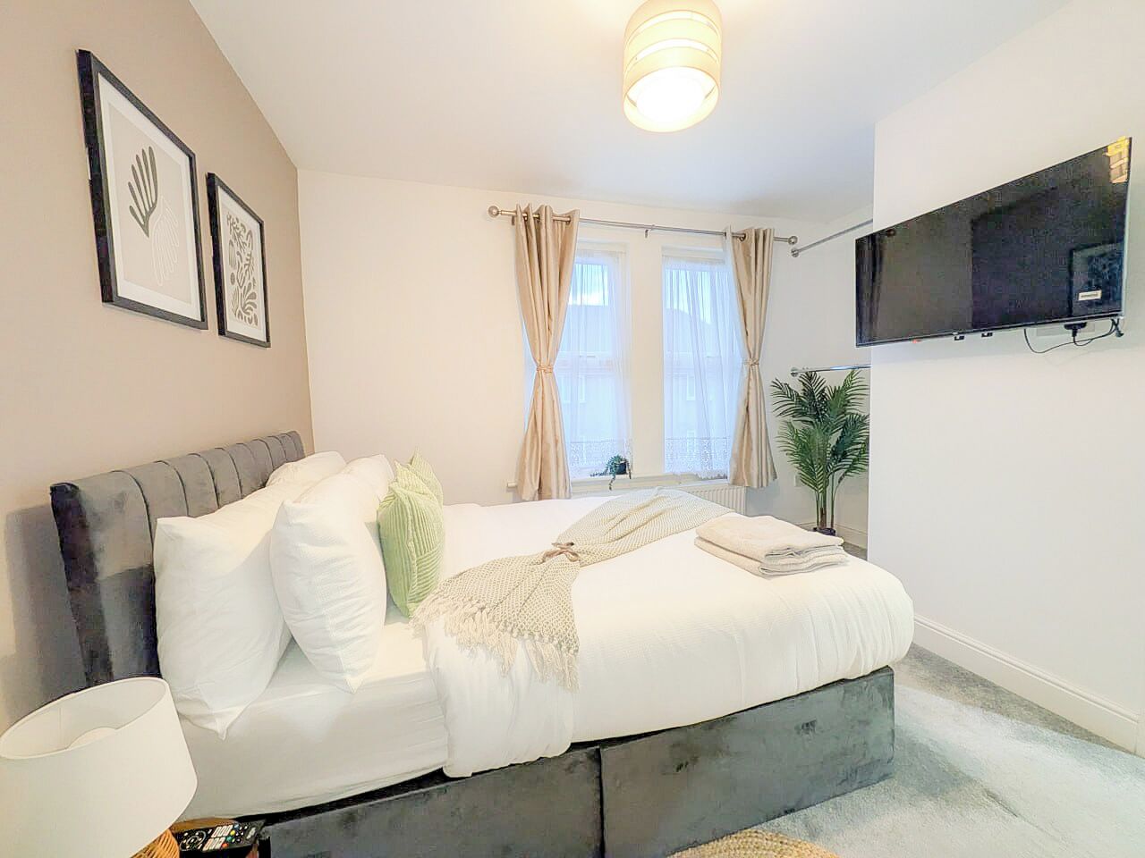 3 bedrooms, iron/ironing board, WiFi, bed sheets