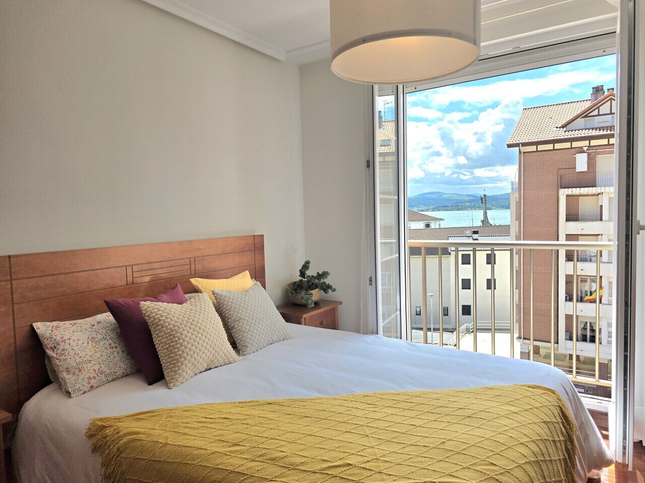 2 slaapkamers, een strijkplank/strijkijzer, beddengoed