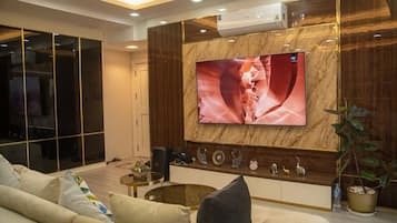 Luxury Penthouse, 4 Bedrooms | Desk, blackout drapes, iron/ironing board, free WiFi