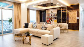 Luxury Penthouse, 4 Bedrooms | Living area