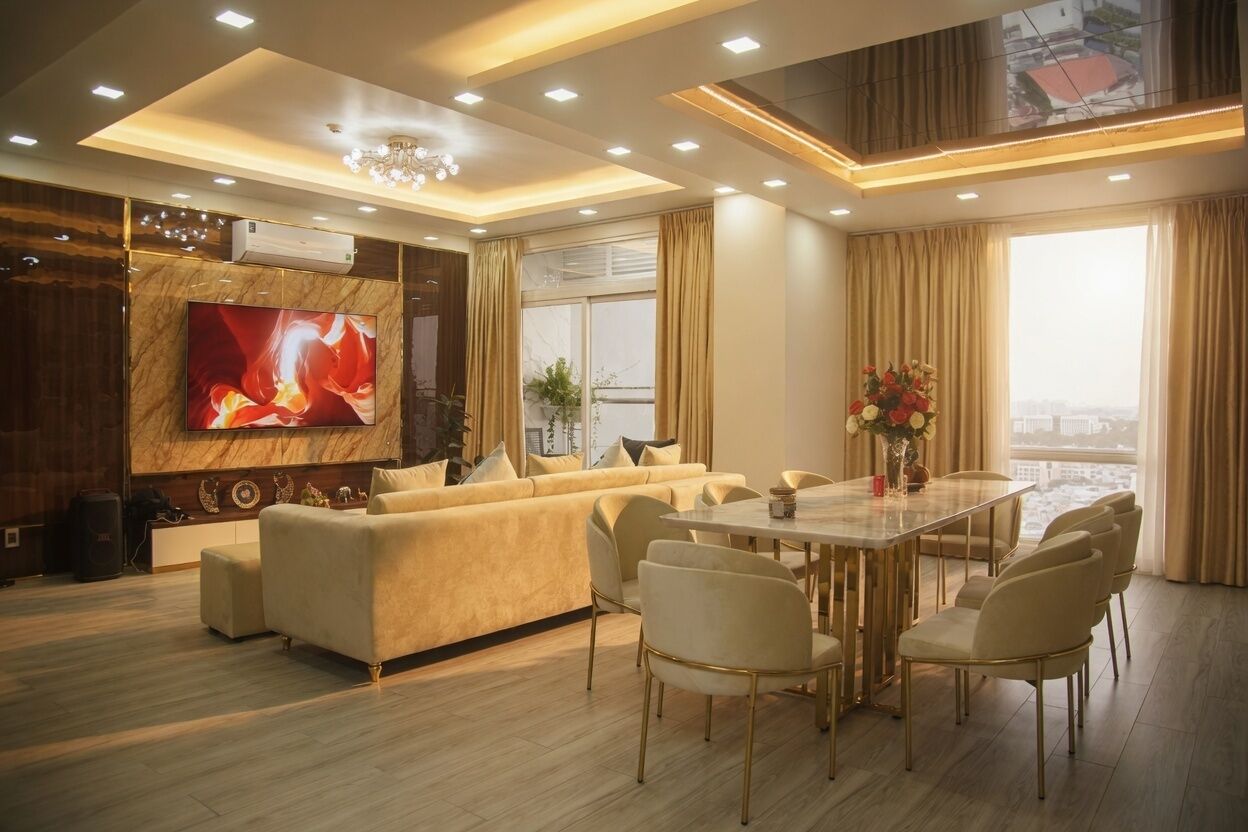 Luxury Penthouse, 4 Bedrooms | Desk, blackout curtains, iron/ironing board, free WiFi