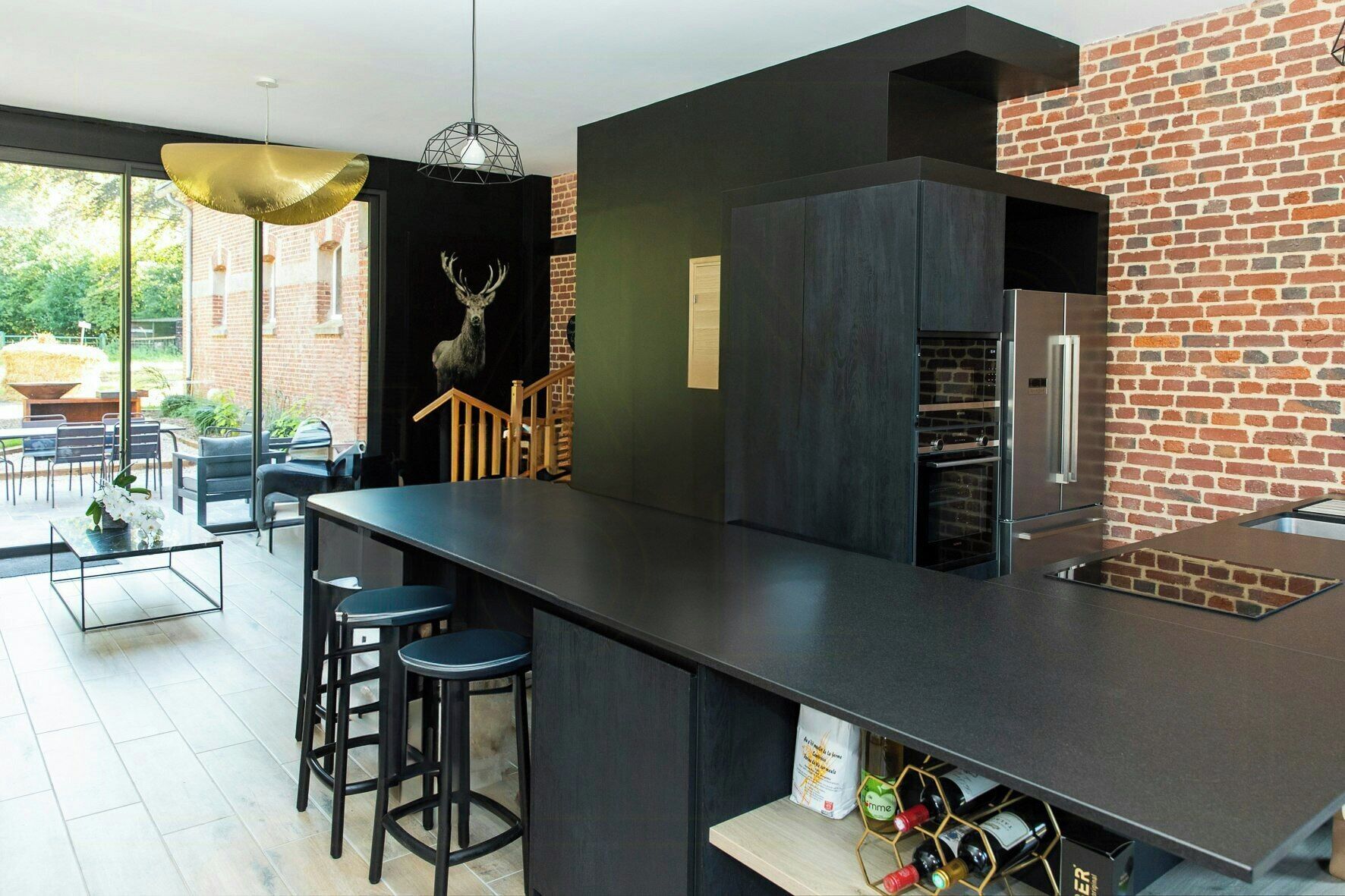 Microwave, oven, dishwasher, coffee/tea maker