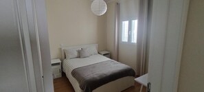 Iron/ironing board, WiFi, bed sheets, wheelchair access - Apartment 'Moradia Girassol Porto Santo' with Mountain View, Private Pool and Wi-Fi (Camacha)
