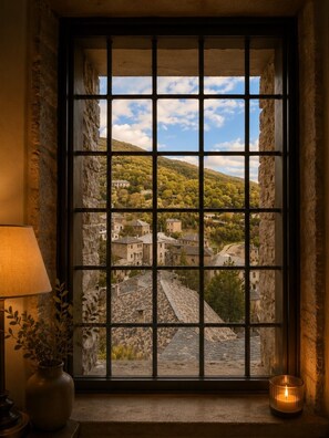 Mountain Villa with Fireplace | Sisätilat