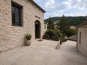 Laptop workspace, free WiFi - Monopatia Resort (Ioannina)