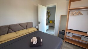 Room - Soothing 2-bedroom apartment with AC in charming Flic en Flac, 2 min to beach (Flic en Flac)