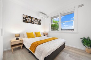 4 bedrooms, iron/ironing board, WiFi, bed sheets - Sydney 4 bedhouse near Olympic Park Fast WIFI all room with aircon (Auburn)