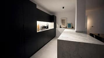 Microwave, oven, dishwasher, coffee/tea maker