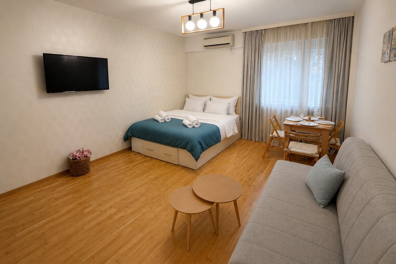 Desk, iron/ironing board, WiFi, bed sheets