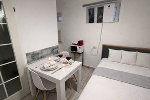 Desk, iron/ironing board, WiFi, bed sheets - Chic Urban Studio | City Center - stay different (Bucharest)