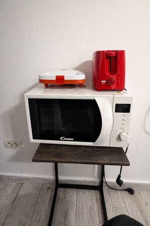 Microwave - Chic Urban Studio | City Center - stay different (Bucharest)