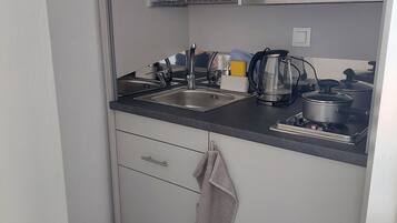 Fridge, stovetop, electric kettle, cookware/dishes/utensils