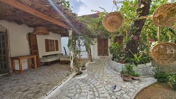Dobbeltrom – classic, hageutsikt | Terrasse/patio