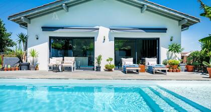 Villa Menta Guest Room – Pool and Parking – Room