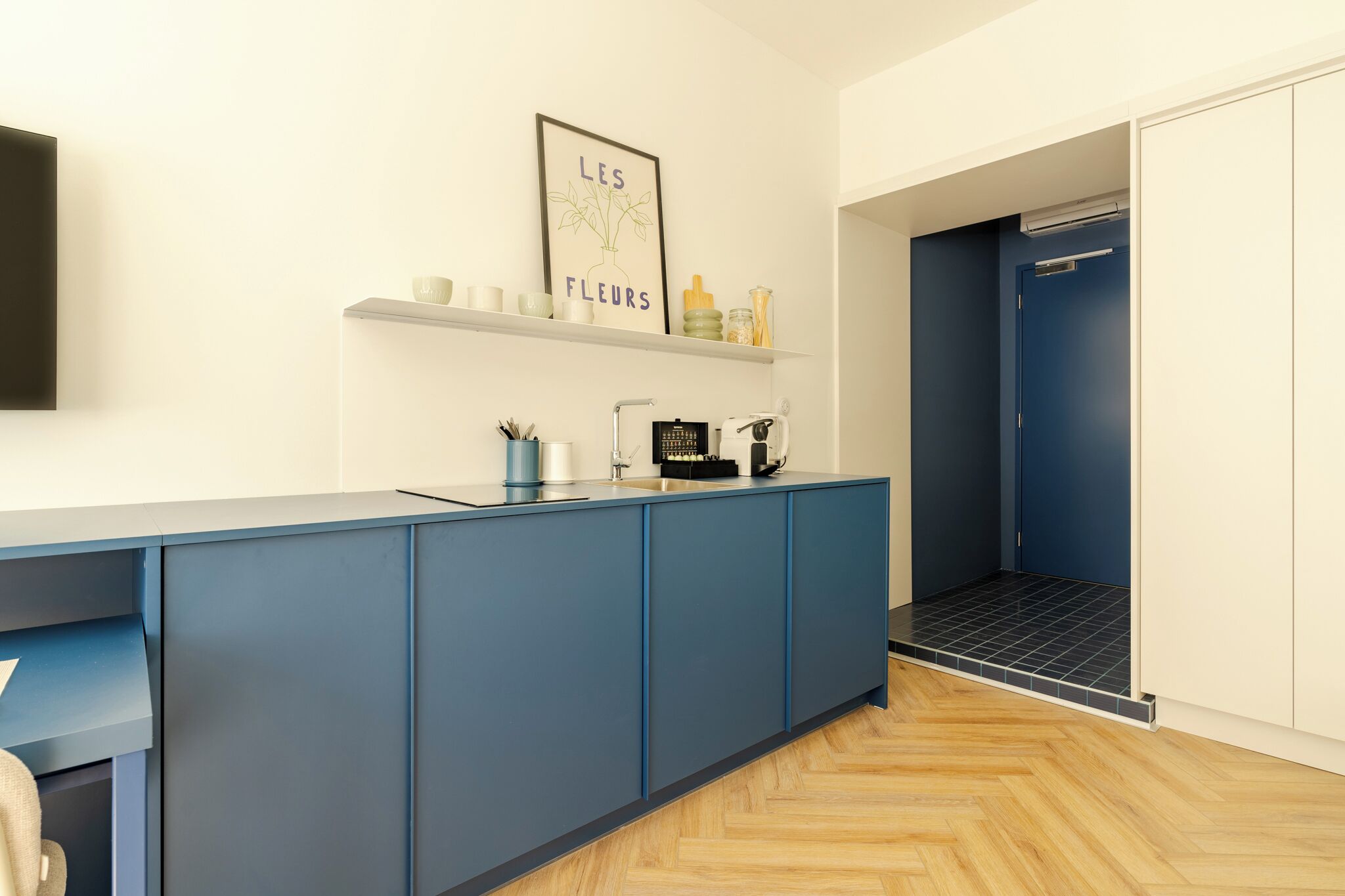 Deluxe Studio Suite, City View | Interior