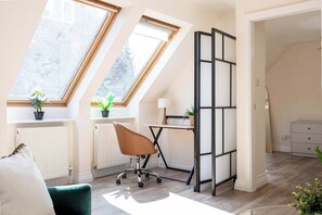 Interior - The Hale Loft | Free Parking Near Airport (Hale)