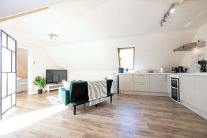 Interior - The Hale Loft | Free Parking Near Airport (Hale)