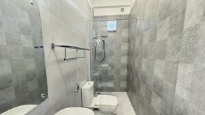 A modern bathroom with a bathtub, toilet, and shower area. - The Reef Resort Nilaveli - Trincomalee (Nilaveli)