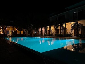 Phòng đôi Deluxe, ban công, quang cảnh hồ bơi | Hồ bơi | Hồ bơi ngoài trời 