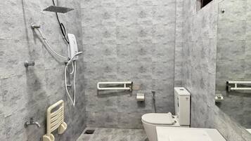 Deluxe Double Room, Balcony, Pool View | Bathroom | Free toiletries, hair dryer, towels, soap