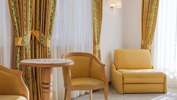 Doppia Deluxe, balcone, vista montagna | Interni