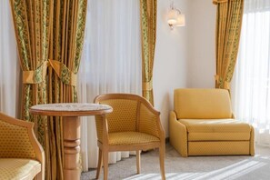 Deluxe Double or Twin Room, Balcony, Mountain View | Interior - Hotel Maria (Ortisei)