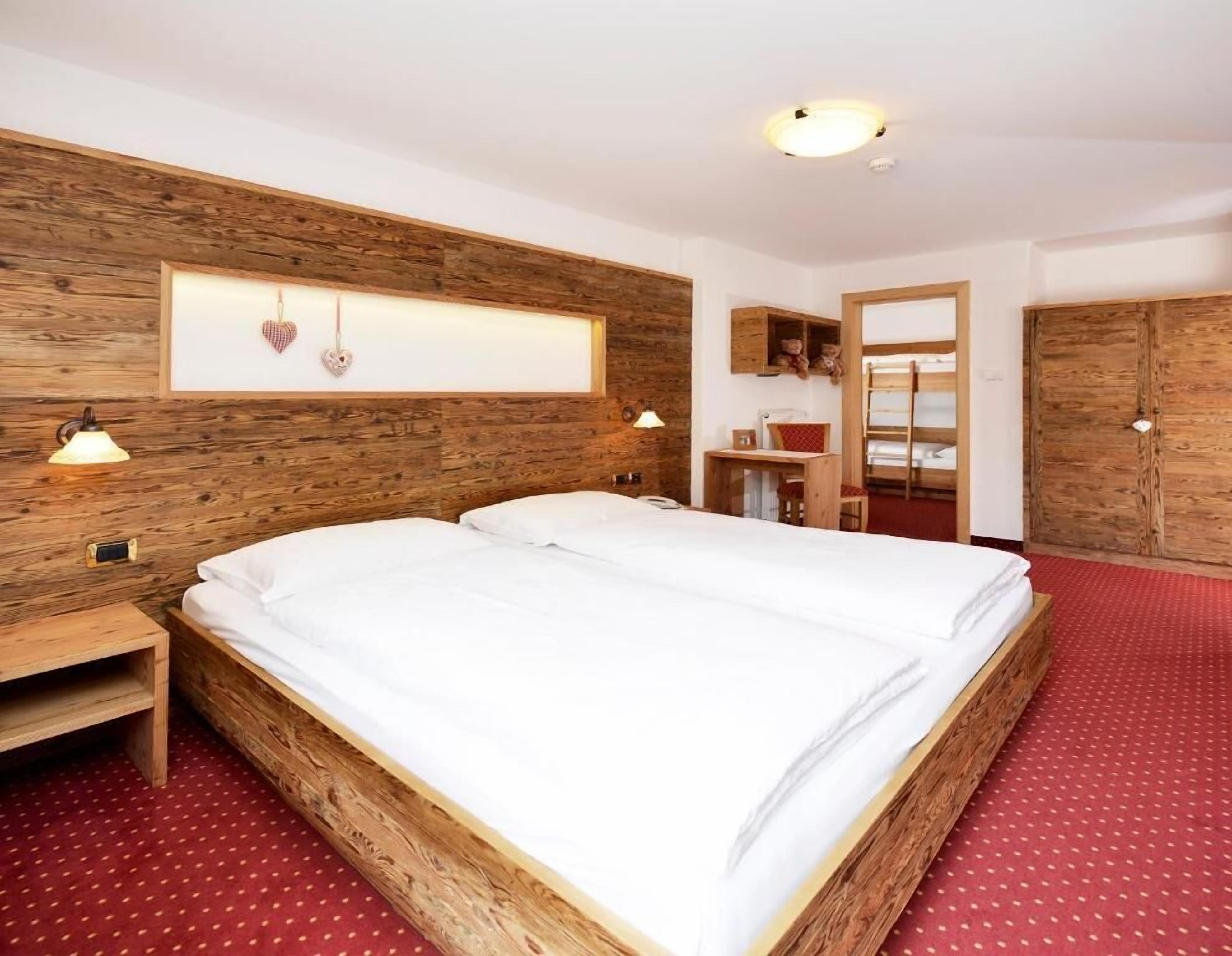 Chambre Quadruple, balcon | Coffres-forts dans les chambres, Wi-Fi gratuit
