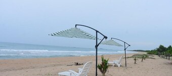 尼拉維利黑森林海灘度假村  