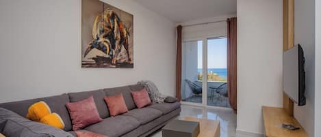 Family Apartment, Balcony, Bay View | Living area