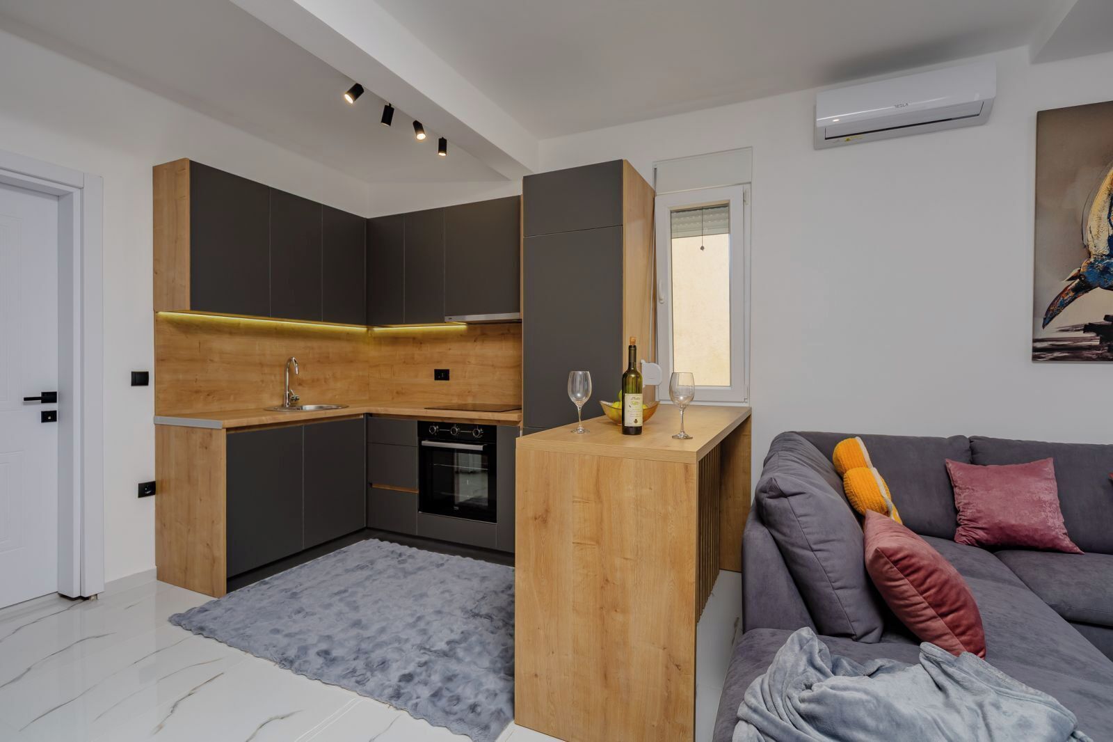 Familienapartment, Balkon, Buchtblick | Wohnbereich