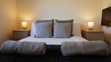 3 bedrooms, iron/ironing board, free WiFi, bed sheets