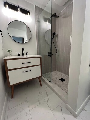 Hair dryer - Charleston Charmer | 4 Beds! | 15 Min to Downtown (North Charleston)