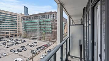 Departamento junior, 1 habitación, balcón, vista a la ciudad | Balcón