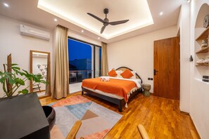 Vila Mewah, 3 kamar tidur, kolam renang pribadi | Brankas, setrika/meja setrika, dan Wi-Fi gratis