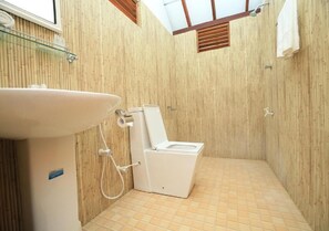 Chambre Double Deluxe, balcon, vue piscine | Salle de bain