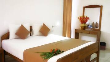 Deluxe Double Room, Balcony, Pool View | Laptop workspace