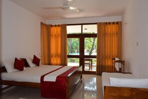Phòng đôi Deluxe, ban công, quang cảnh hồ bơi