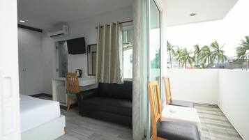 Deluxe Double Room, Corner | Free WiFi, bed sheets