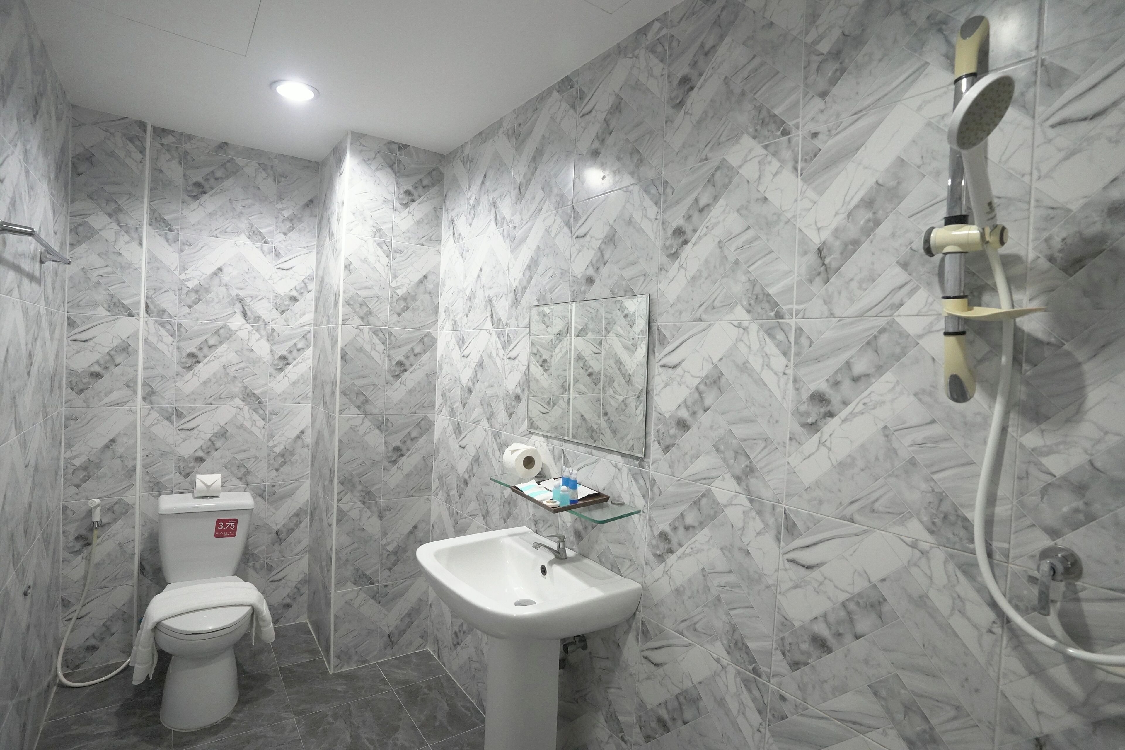 Quarto casal luxo, no canto | Wi-Fi de cortesia, roupa de cama