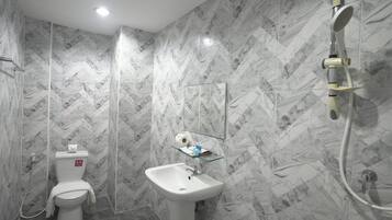 Quarto casal luxo, no canto | Wi-Fi de cortesia, roupa de cama