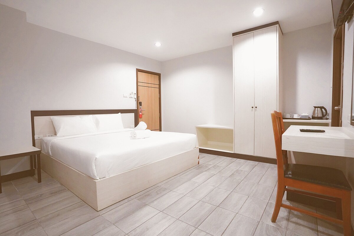 Deluxe Double Room | Free WiFi, bed sheets