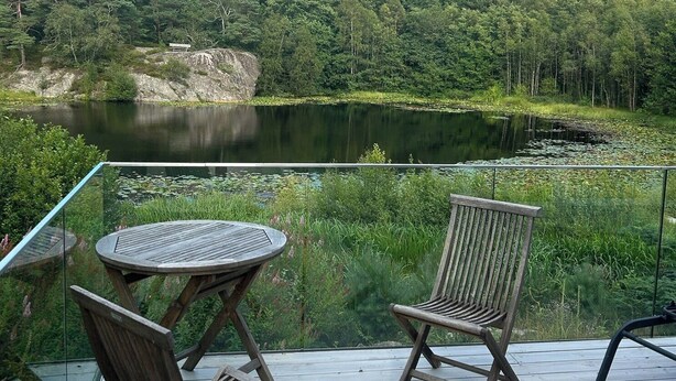 Outdoor dining - Idyllic farm with access to boathouse and jetty (Mandal)