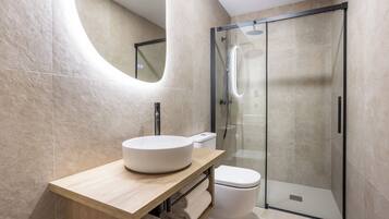 Standard Double or Twin Room | Bathroom | Shower, towels
