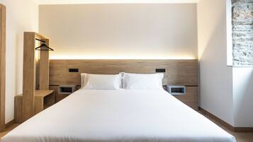Standard Double or Twin Room | Desk, free WiFi